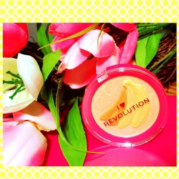 Shimmer Powder in Banana by I Love Makeup Revolution - Picture 1 of 5